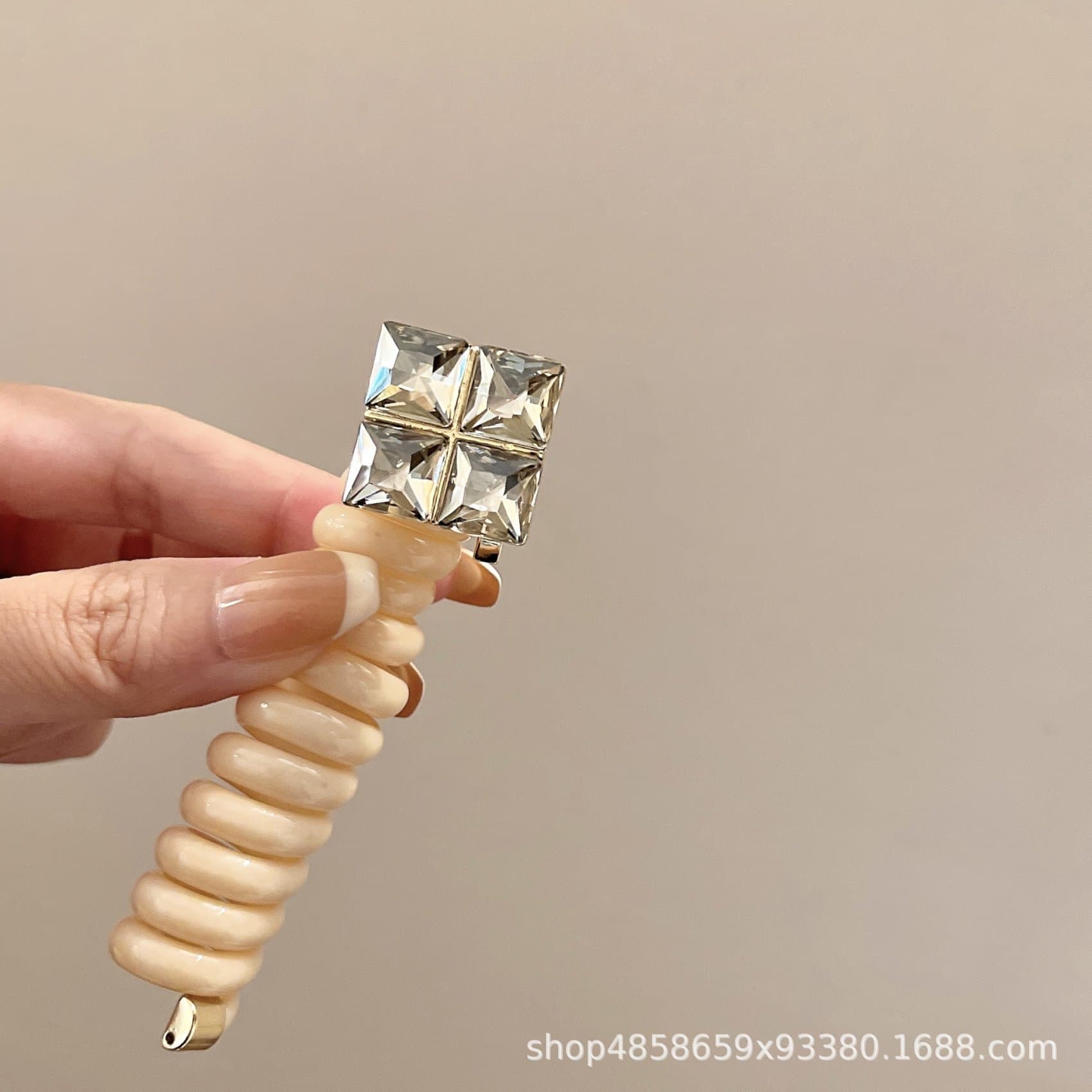 髪 飾り キラキラ螺旋デザイン ヘアクリップ