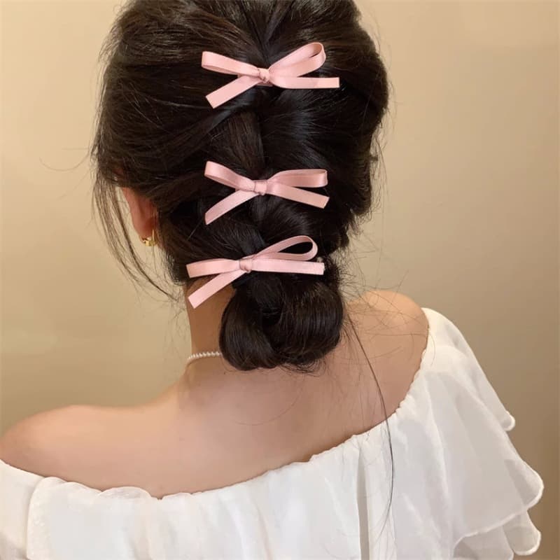 髪 飾り リボンモチーフのヘアクリップ