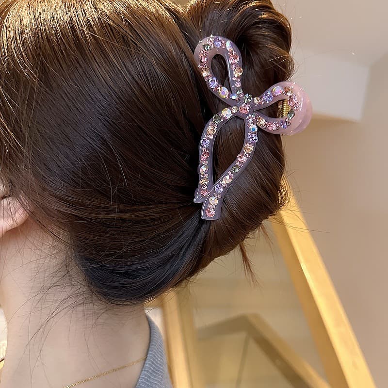 髪 飾り キラキラ蝶々のヘアクリップ