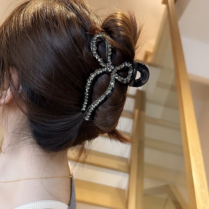 髪 飾り キラキラ蝶々のヘアクリップ