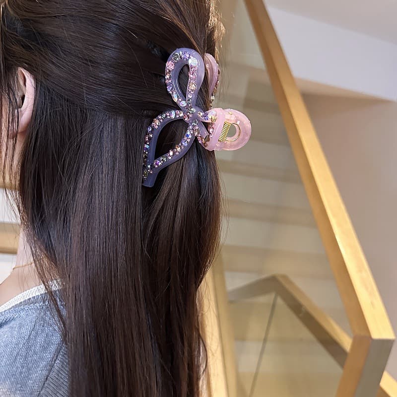 髪 飾り キラキラ蝶々のヘアクリップ